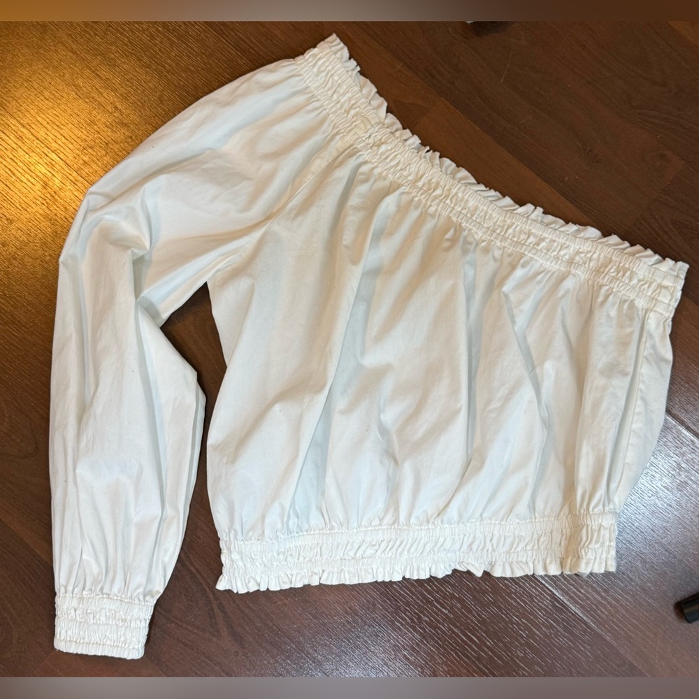 Free People White Off-Shoulder Top. Adorbs!!! 🧡🧡
